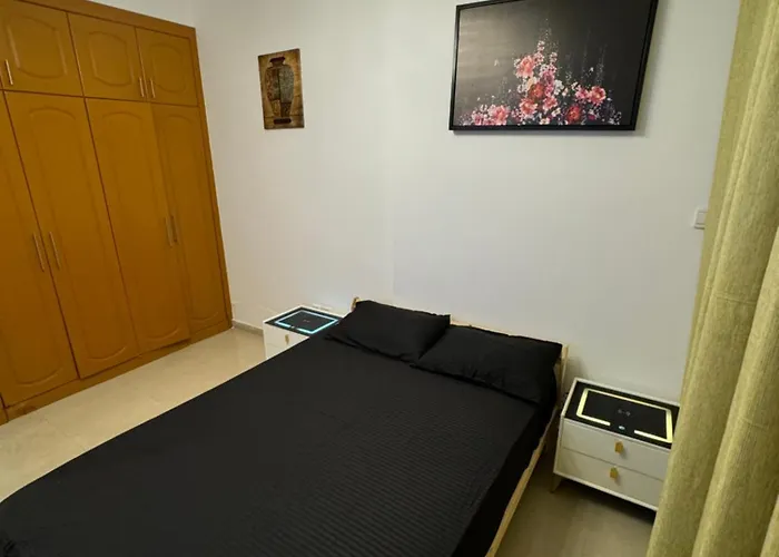 Tidy Master Room In Marina Near Metro